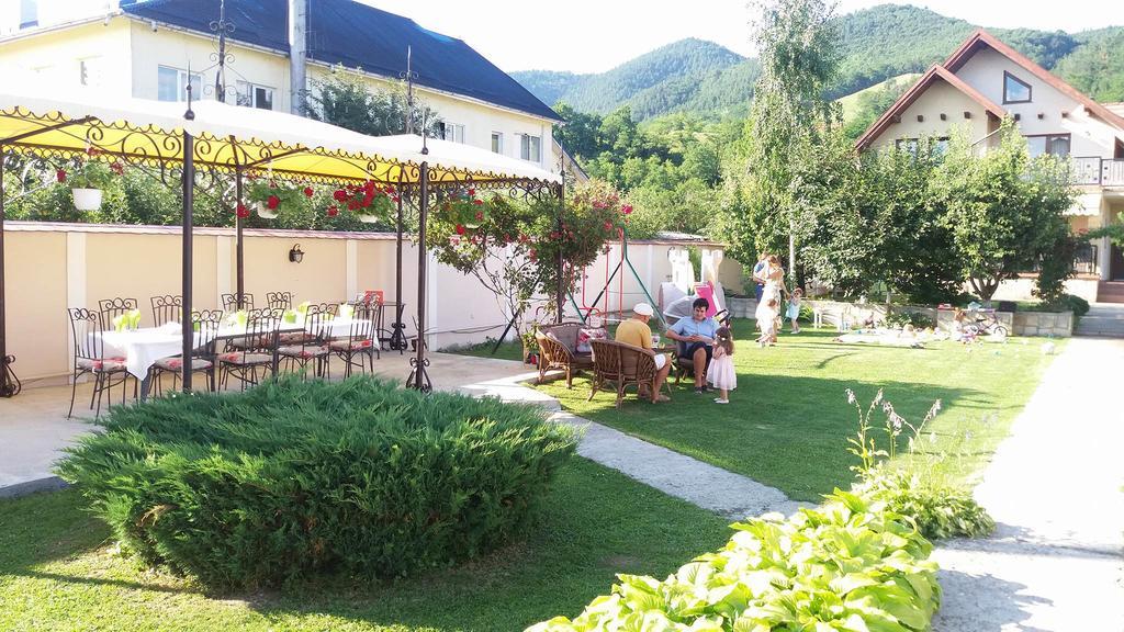 Pensiunea Boema Piatra Neamt Exterior photo